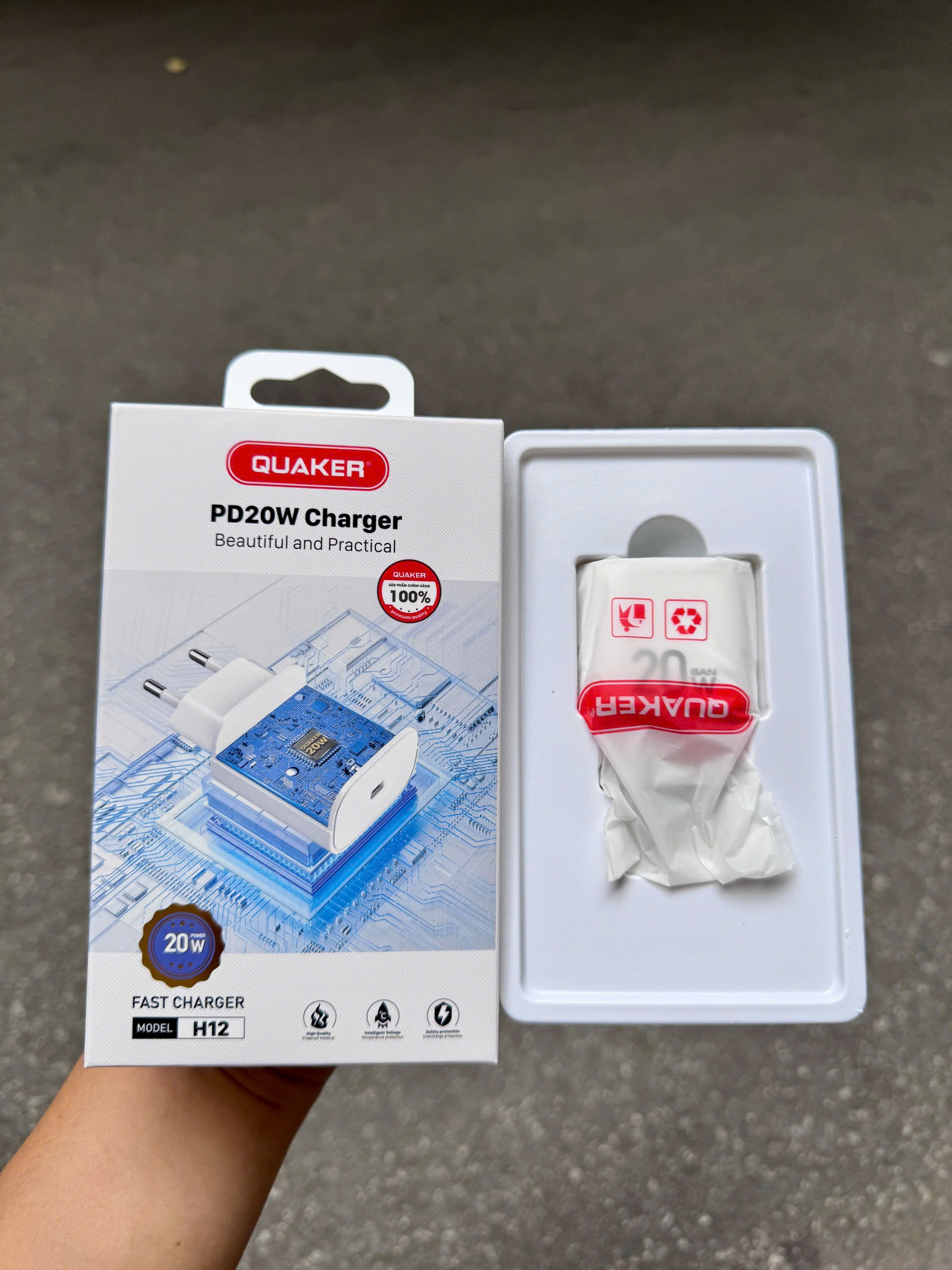 Củ sạc Quaker H12