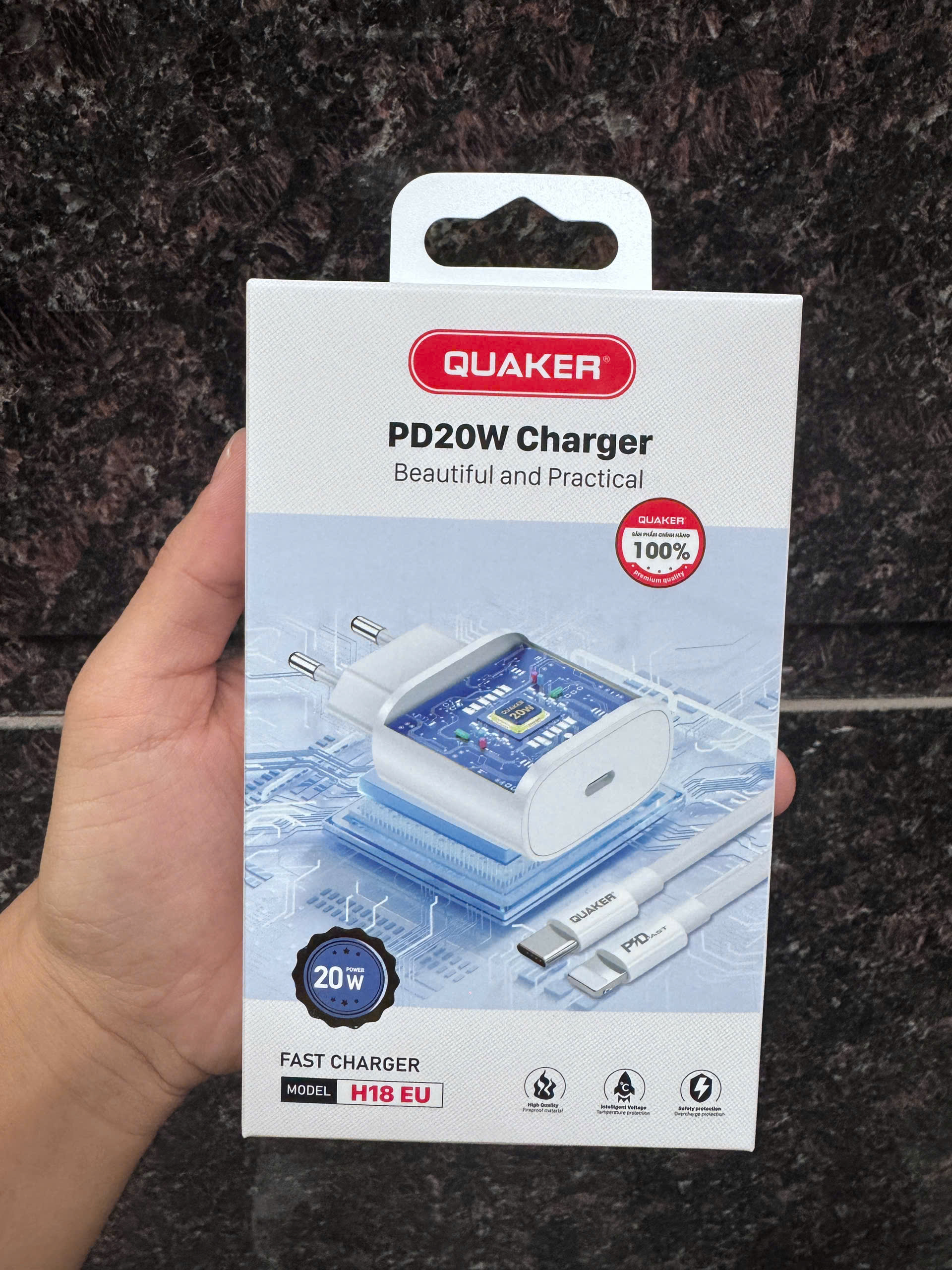 Củ sạc Quaker H18