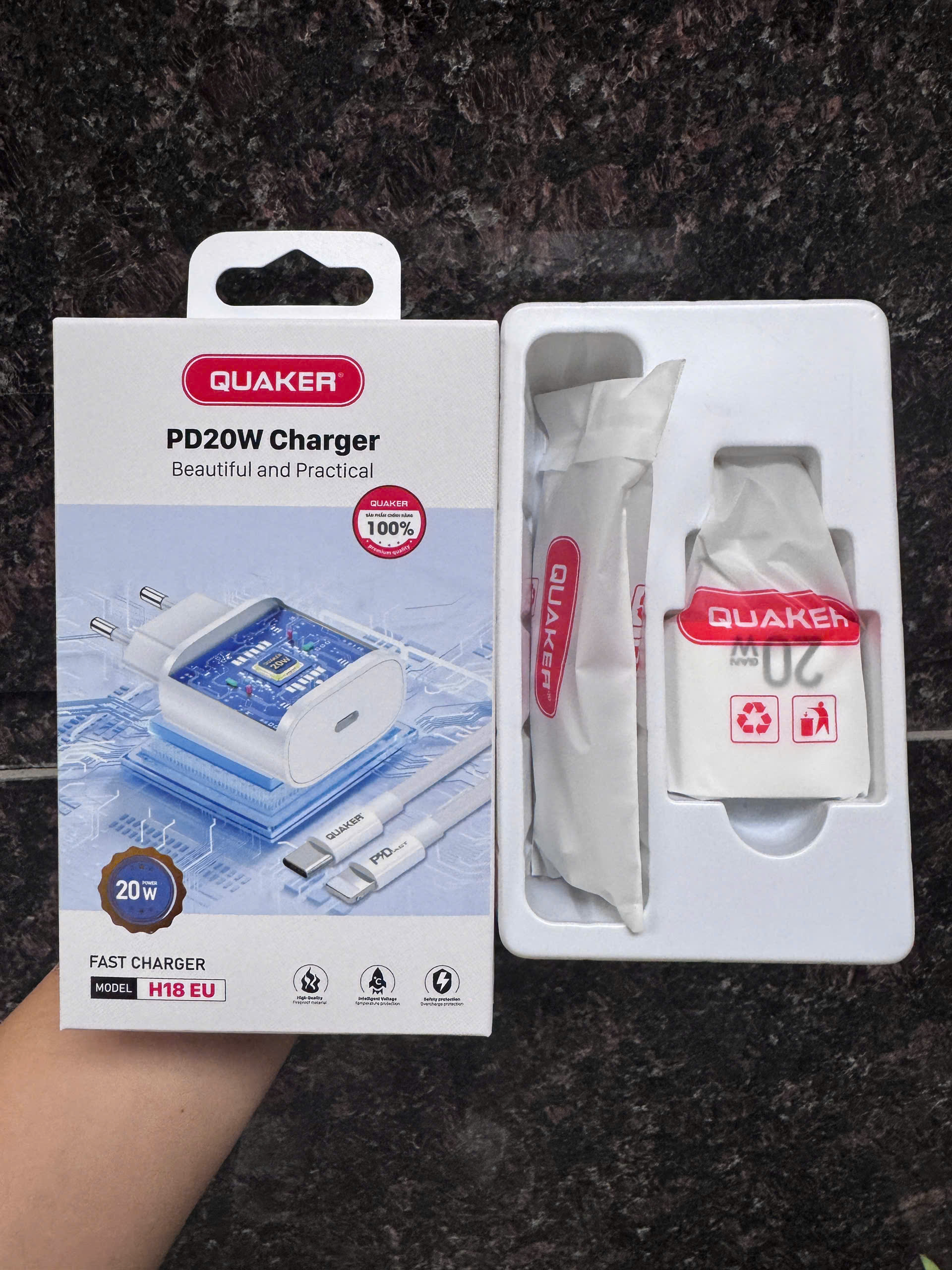 Củ sạc Quaker H18
